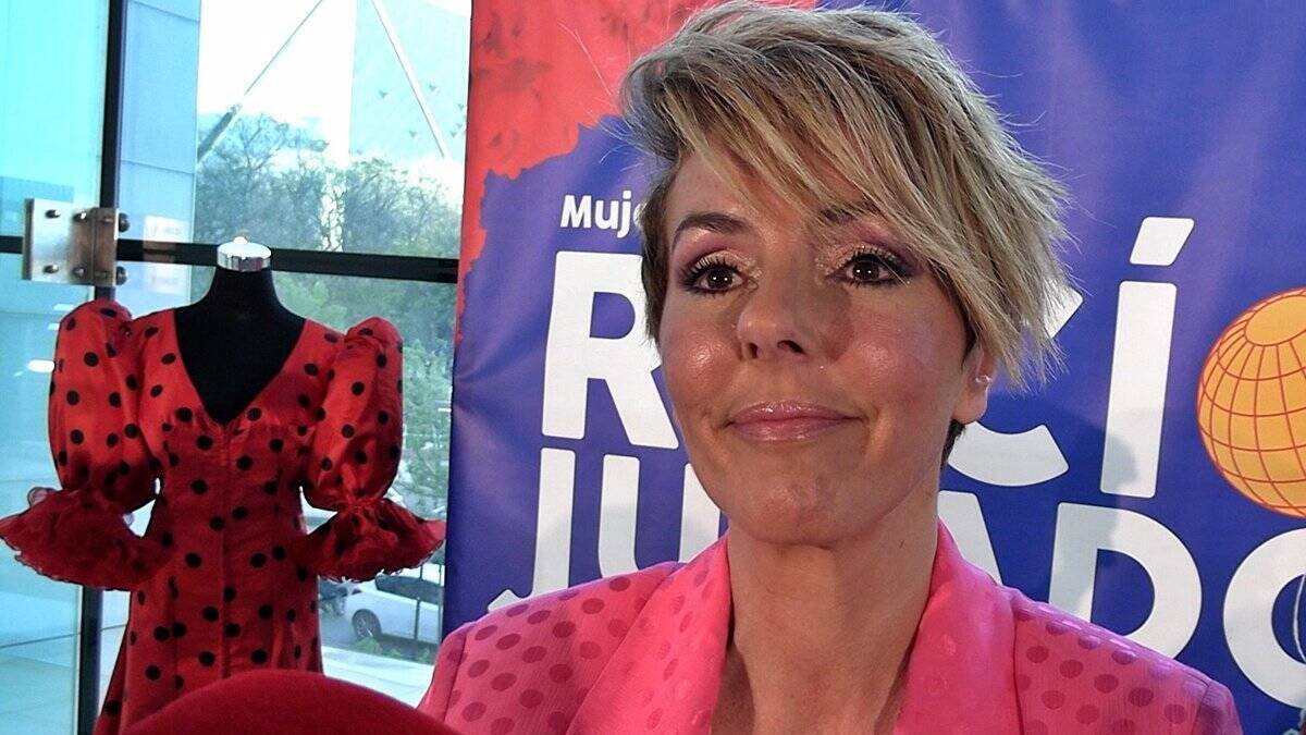 Rocío Carrasco entona el