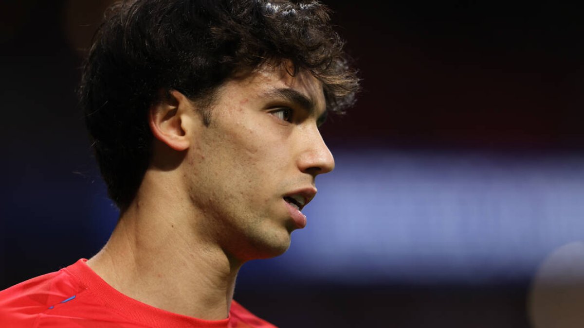 Joao Félix durante el calentamiento de un partido.