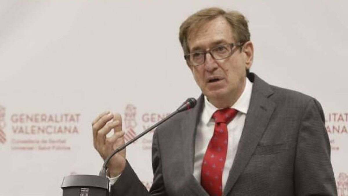 El conseller de Sanidad, Miguel Mínguez