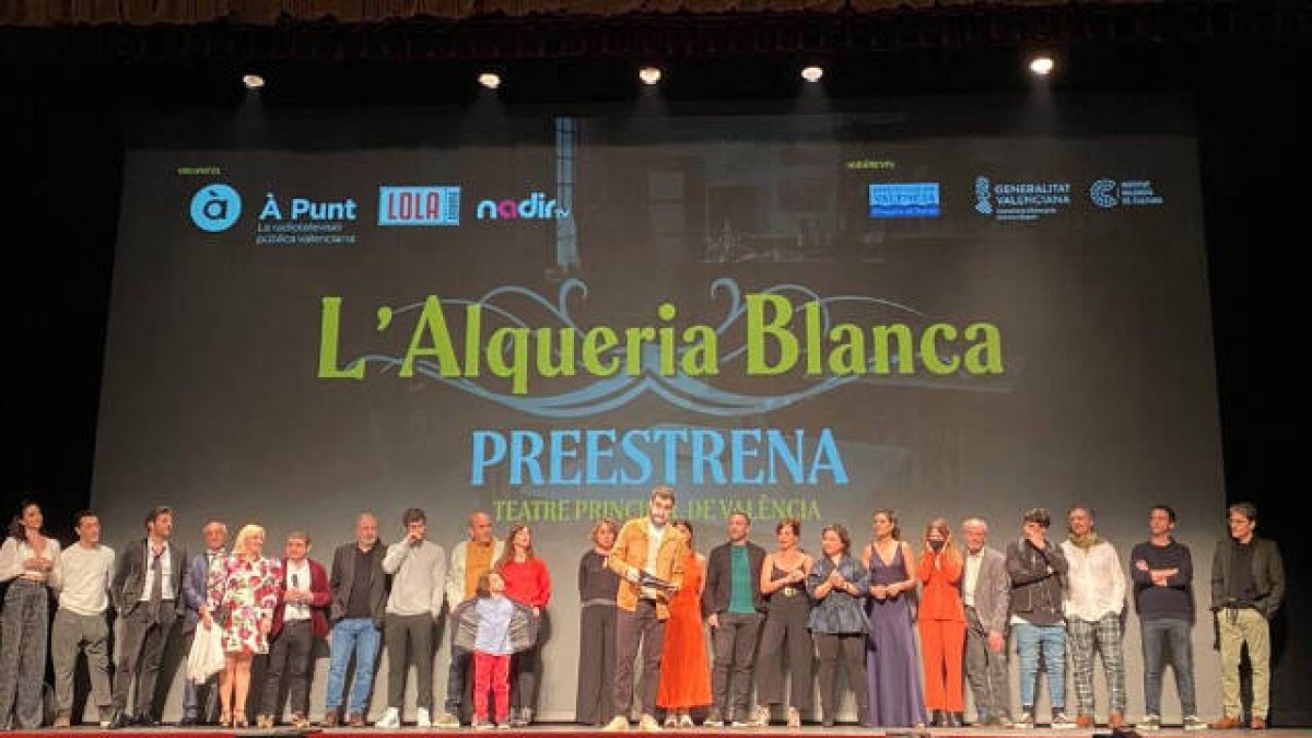 La preestrena de 'L'Alqueria Blanca' ompli el Teatre Principal de València