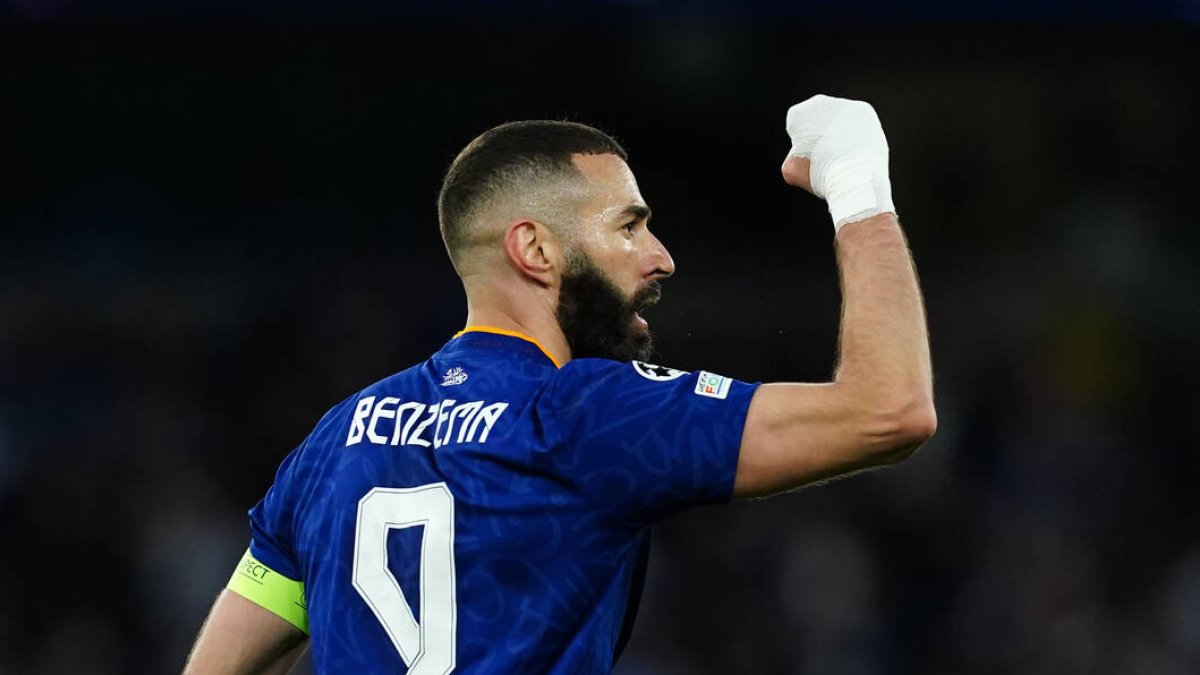 Benzema celebra uno de sus goles ante el Manchester City.