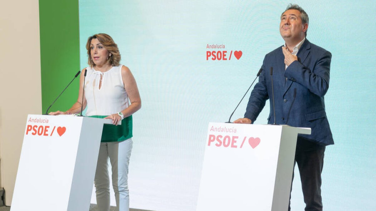 La senadora Susana Díaz y el secretario general del PSOE-A, en una imagen de archivo tras la celebración de las primarias.