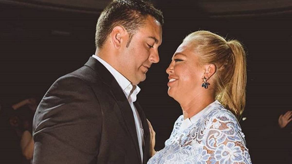 ¿qué pasó en la boda de belén esteban? Dos tertulianos de sálvame, un baño y más