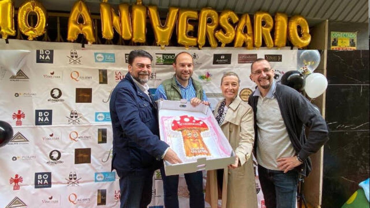 El alcalde y la concejala de comercio han visitado a los comerciantes de la calle Las Setas