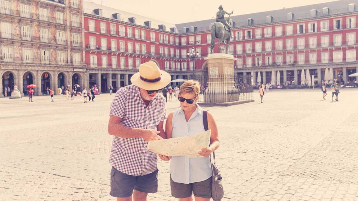 Los turistas vuelven y gastan más