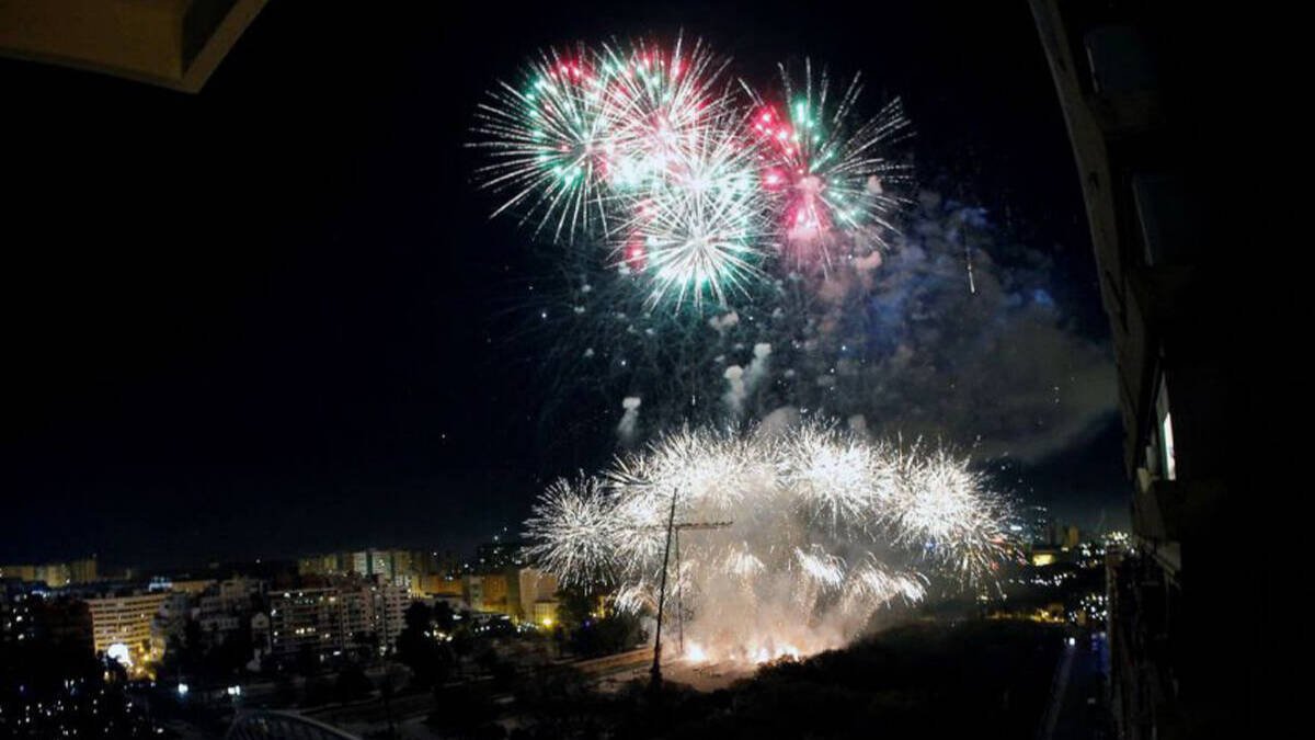 Nit del Foc en el antiguo cauce del río Turia, ubicación que dejará de usarse