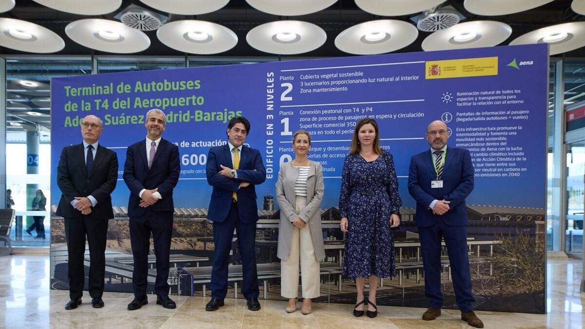 El Gobierno inaugura la nueva estación de autobuses en el aeropuerto de Barajas