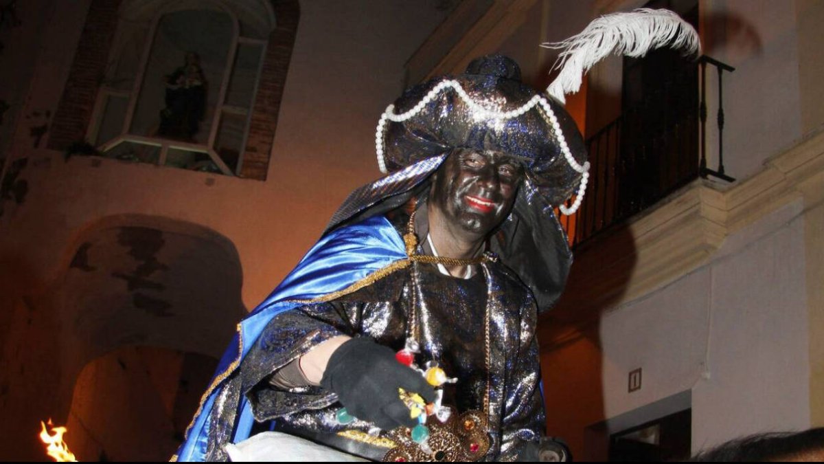 Un rey Baltasar con la cara pintada