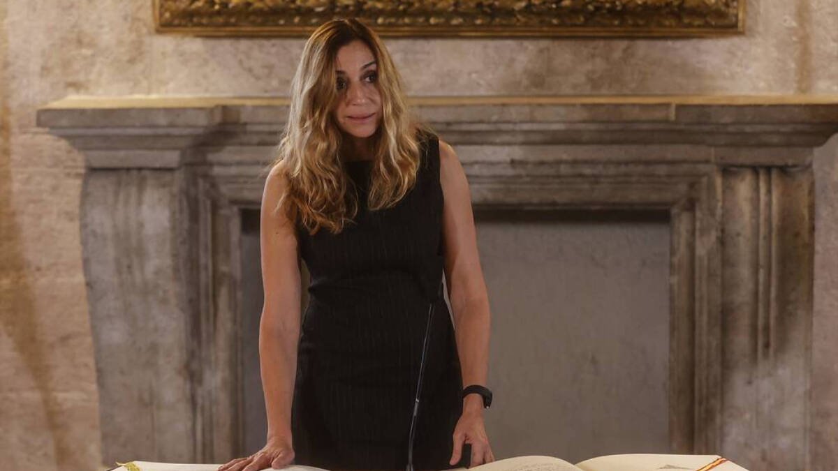 La consellera de Agricultura, Desarrollo Rural, Emergencia Climática y Transición Ecológica, Isaura Navarro, toma posesión de su cargo en el Palau de la Generalitat, a 26 de octubre de 2022,
