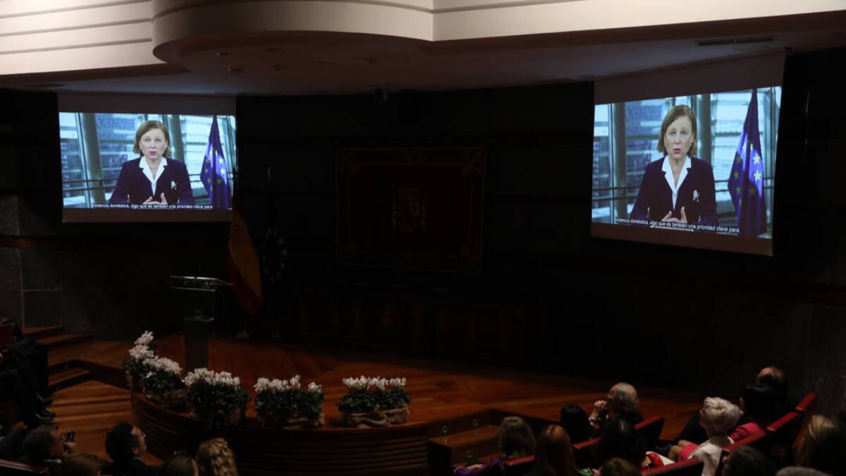 Vera Juranova en una conferencia.