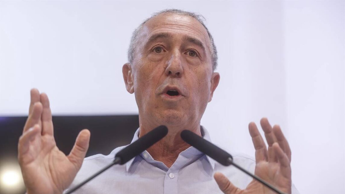 El portavoz de Compromís en el Congreso, Joan Baldoví, ofrece una rueda de prensa, en la sede de Compromís, a 11 de octubre de 2022, en Valencia, Comunidad Valenciana (España). - Rober Solsona - Europa Press