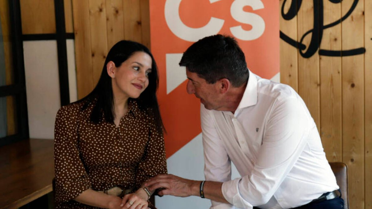 La líder de Cs, Inés Arrimadas, con Juan Marín, durante la campaña electoral del 19J.