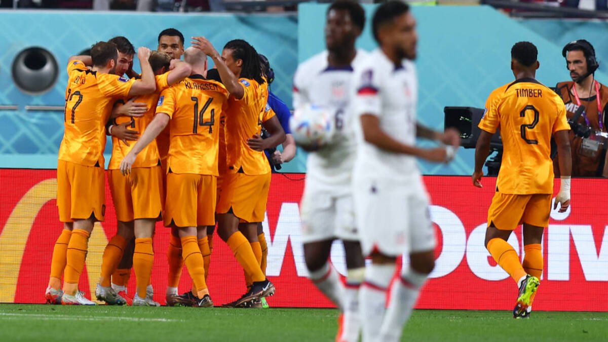 Países Bajos celebra uno de los goles ante Estados Unidos.