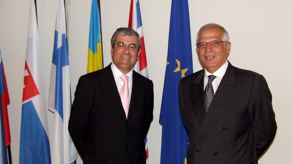 Tomás Abadía con Josep Borrell, presidente del Parlamento Europeo en su visita oficial a Costa Rica, en 2006.