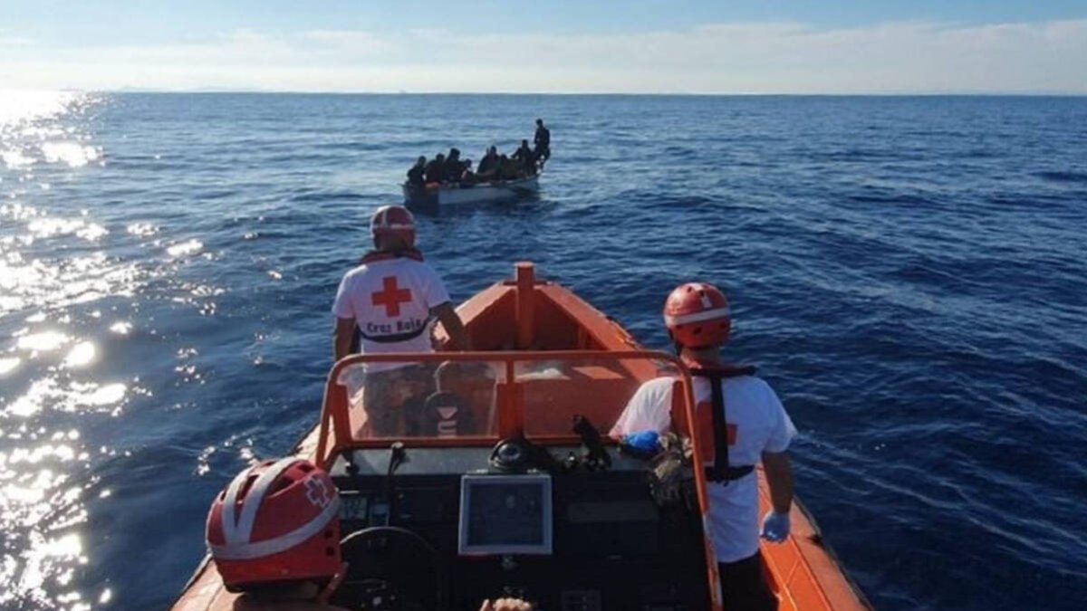 S.O.S.: Salvamento Marítimo busca a 4 inmigrantes desaparecidos en el mar