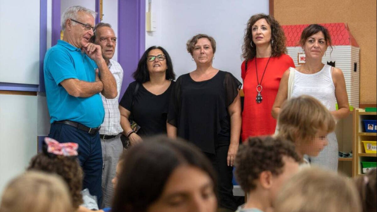 Joan Ribó visita un colegio de Valencia I Imagen de archivo.