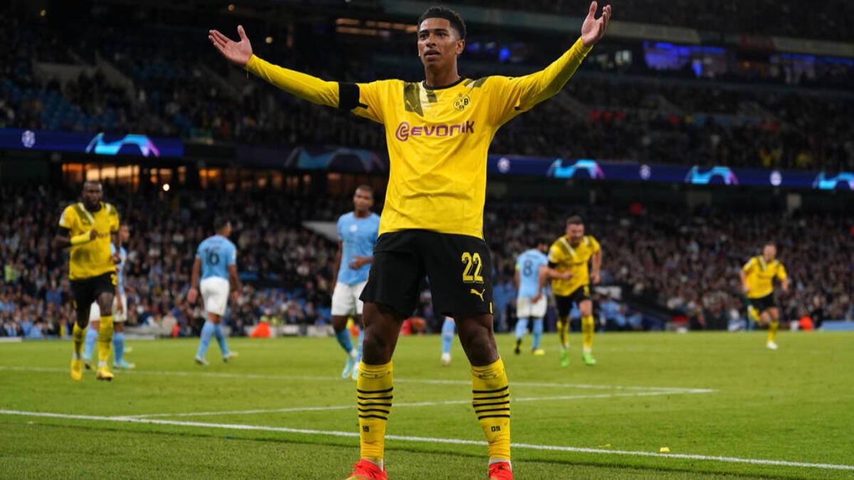Jude Bellingham celebra un gol con el Dortmund.