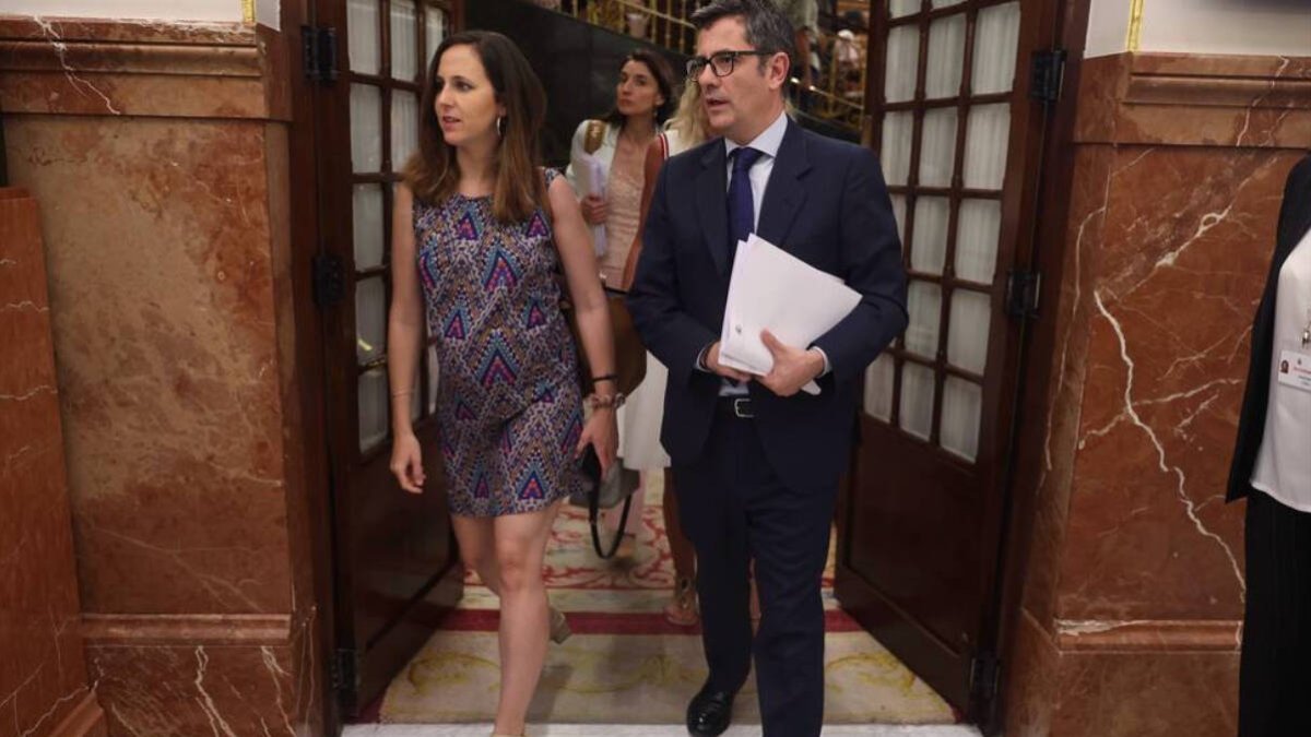 La ministra de Derechos Sociales y Agenda 2030, Ione Belarra, y el ministro de la Presidencia, Relaciones con las Cortes y Memoria Democrática, Félix Bolaños