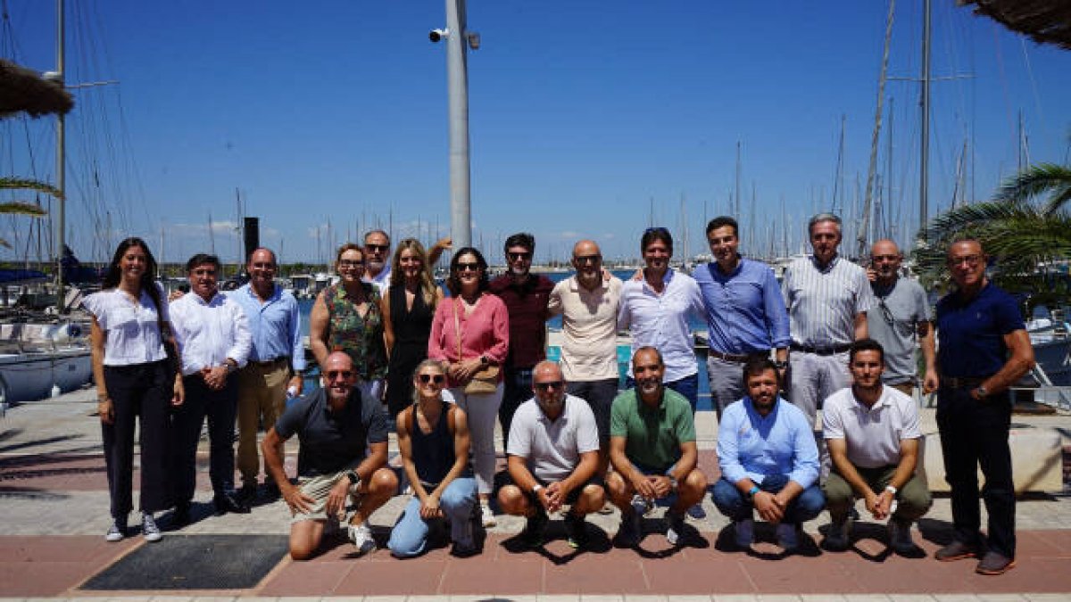 Representantes de entidades deportivas en el encuentro de Valencia Mar.