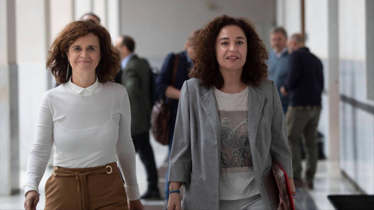 La portavoz de Por Andalucía, Inmaculada Nieto (IU), junto a la diputada de Más País y socia de la coalición, Esperanza Gómez.
