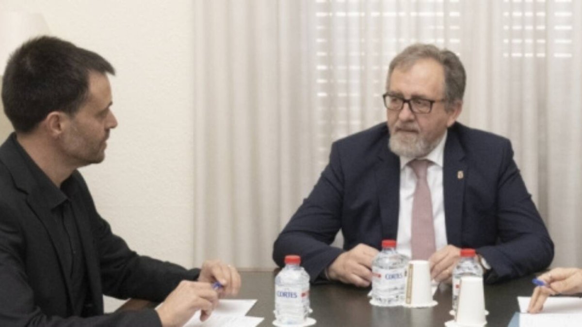 Reunión entre José Martí y representantes del Ayuntamiento de Vinaròs - DIPUTACIÓN