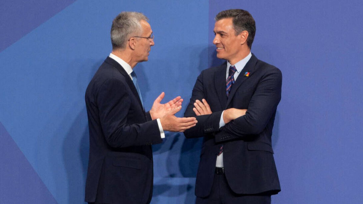 El secretario General de la OTAN, Jens Stoltenberg y el presidente del Gobierno, Pedro Sánchez