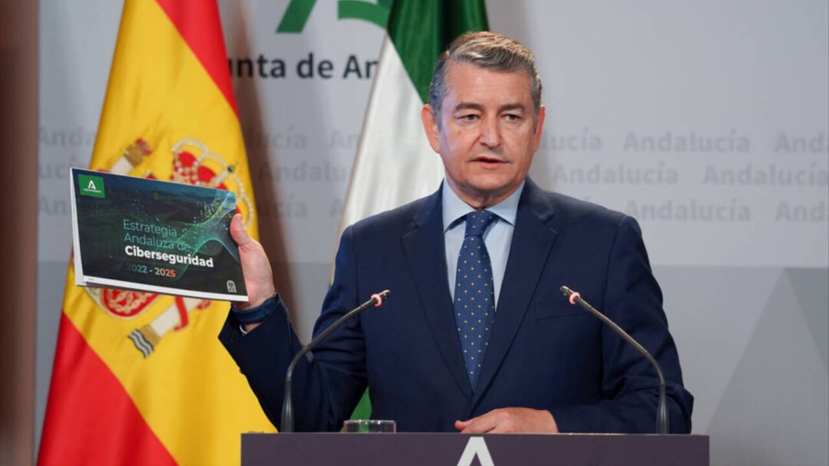 El consejero de Presidencia, Antonio Sanz (PP-A), presenta la Estrategia Andaluza de Ciberseguridad.