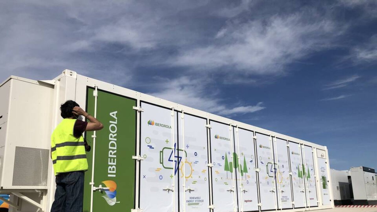 Iberdrola pone en marcha su primer sistema de baterías comerciales