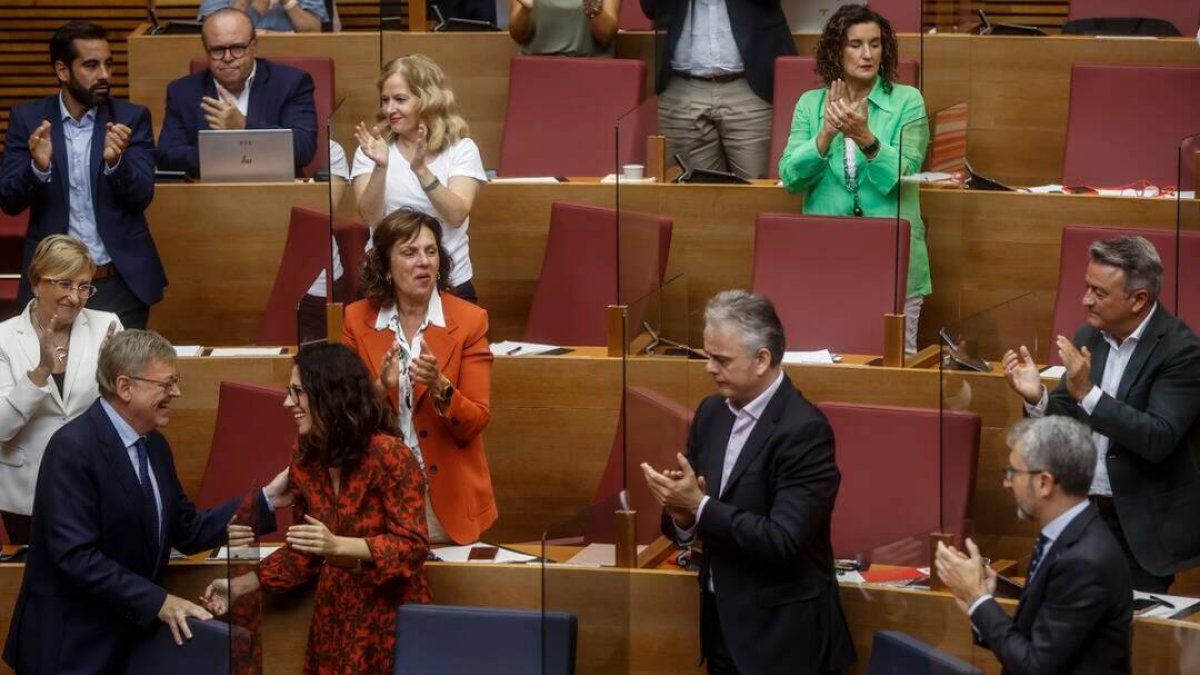 Ximo Puig recibe el aplauso del Botànic tras sus anuncios