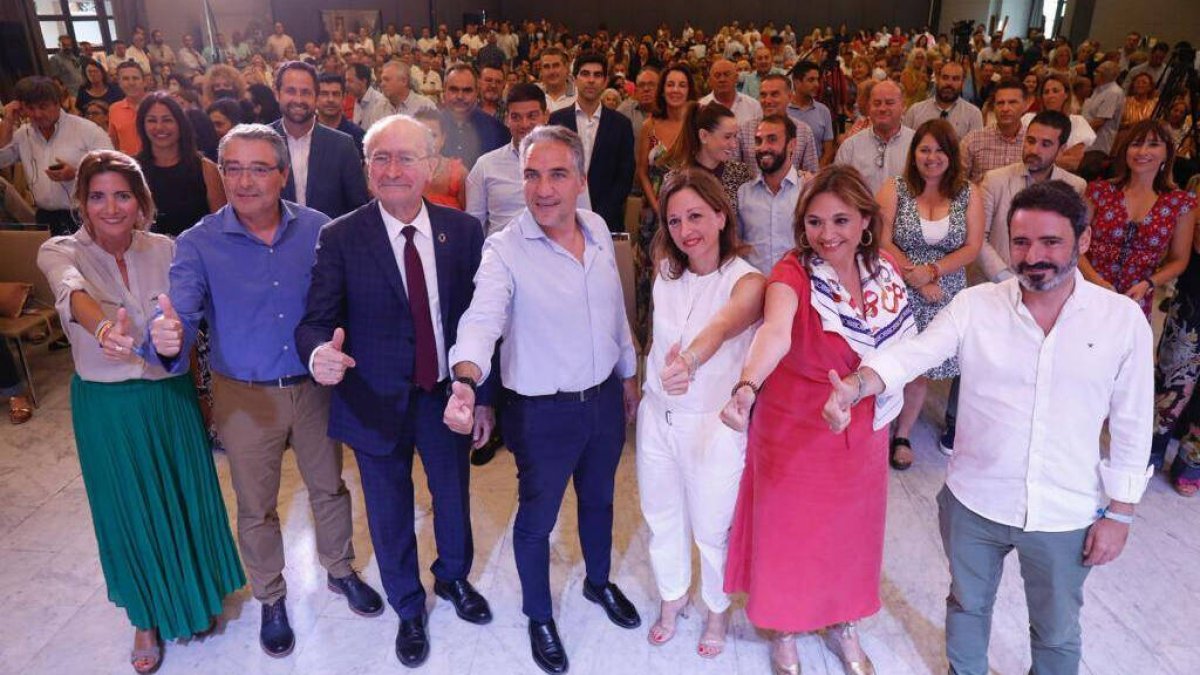 Reunión del PP de Málaga con el coordinador nacional y presidente del PP malagueño, Elías Bendodo.