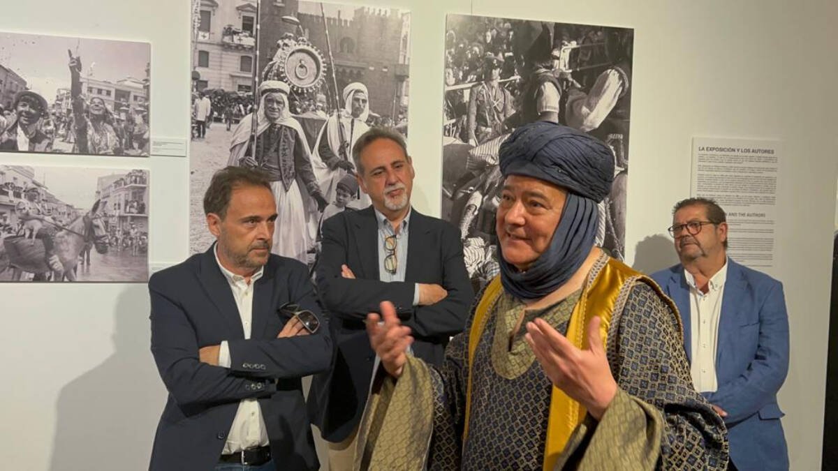 La exposición de Moros y Cristianos recrea los mejores momentos de las fiestas