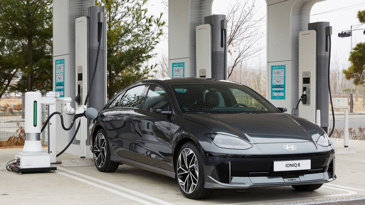 Hyundai apuesta por el robot de carga automática para el futuro de los vehículos eléctricos