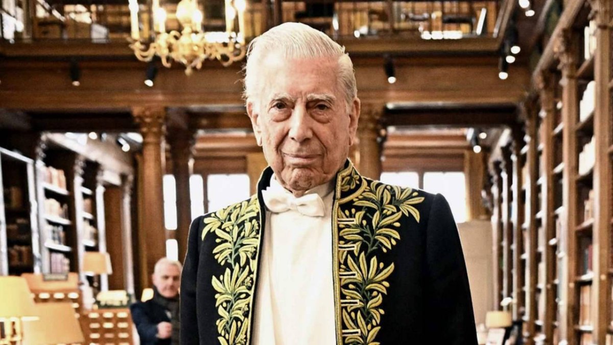 Mario Vargas Llosa rodeado de toda su familia en su día más especial.