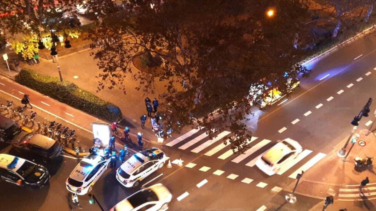 Agentes de Policía en la Gran Vía de Valencia I Imagen de archivo.
