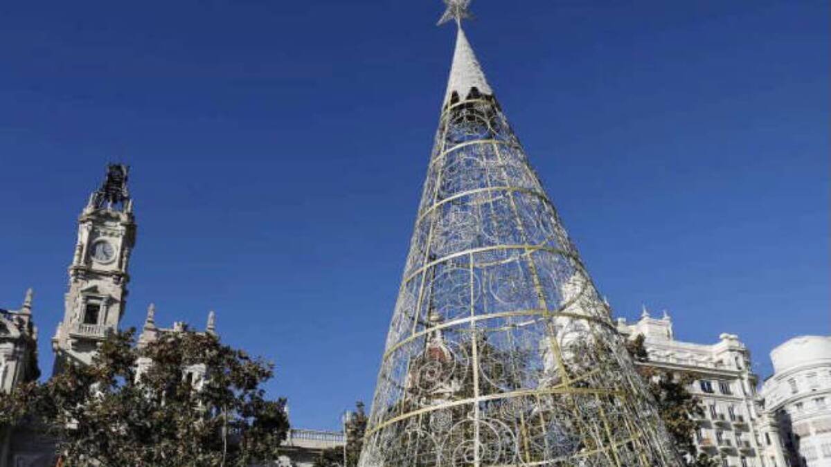 Árbol de Navidad en la Plaza del Ayuntamiento I foto de archivo.