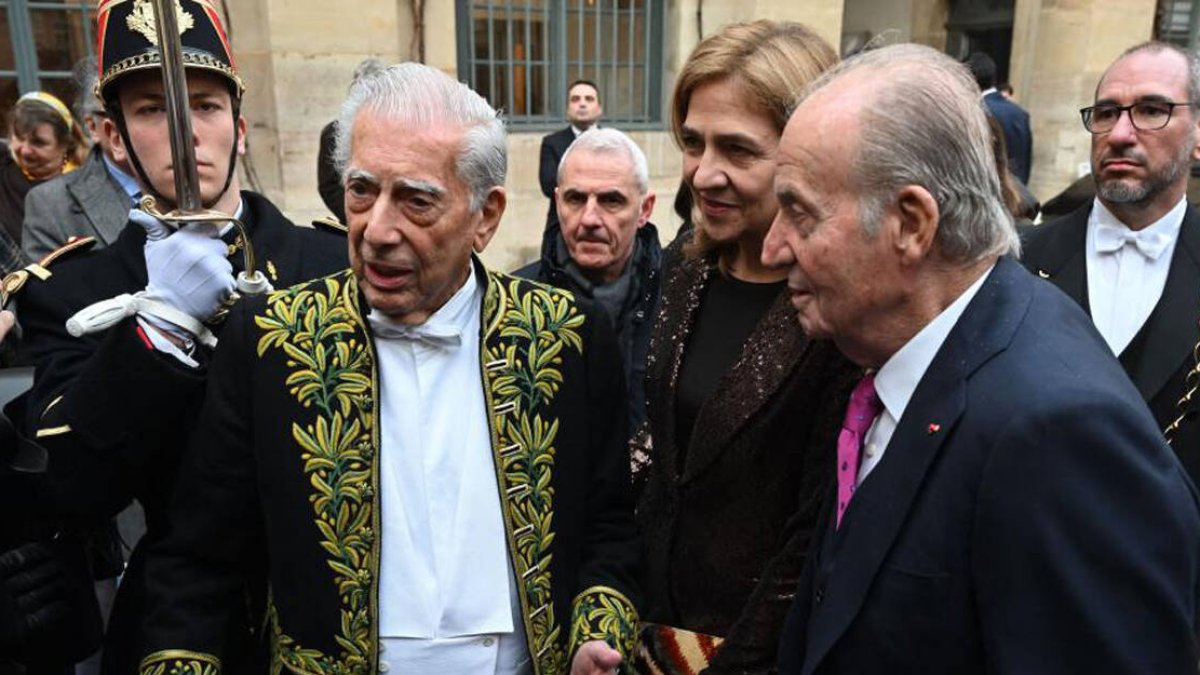Vargas Llosa junto a Juan Carlos I y la infanta Cristina