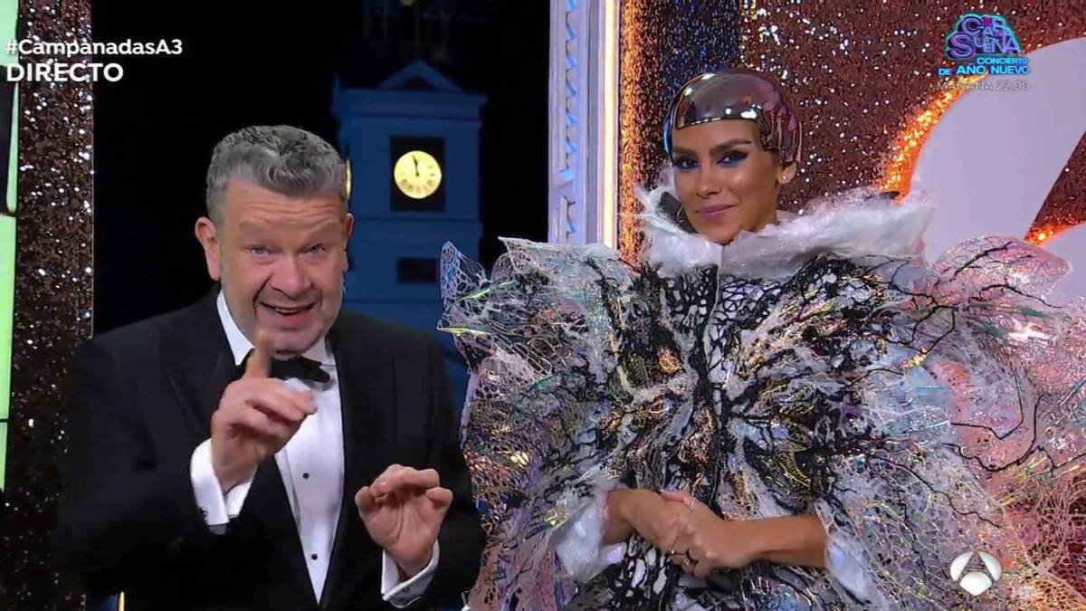Alberto Chicote y Cristina Pedroche, en las Campanadas de 2021.