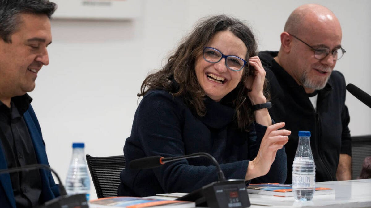 Mónica Oltra en la presentación del libro de Carles Mulet
