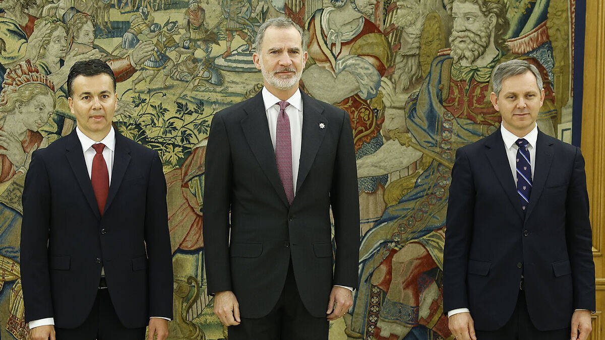 El Rey, la pasada semana, en la toma de posesión de los nuevos ministros de Sanidad e Industria.