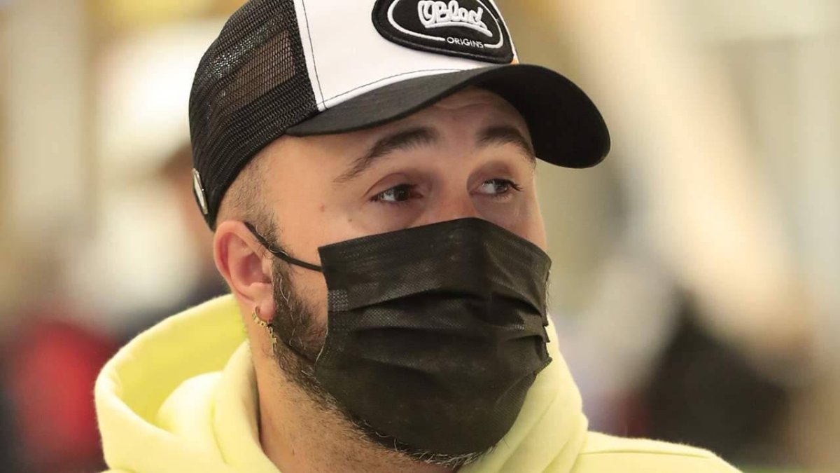 Kiko Rivera abandonó el hospital sin ganas de hablar con la prensa.