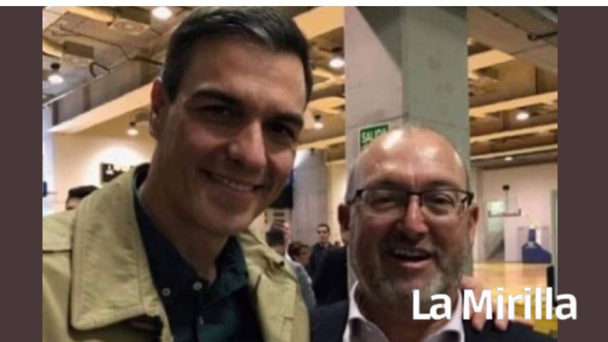 La foto de Pedro Sánchez junto al exdiputado socialista Juan Bernardo Fuentes, alias 'Tito Berni'