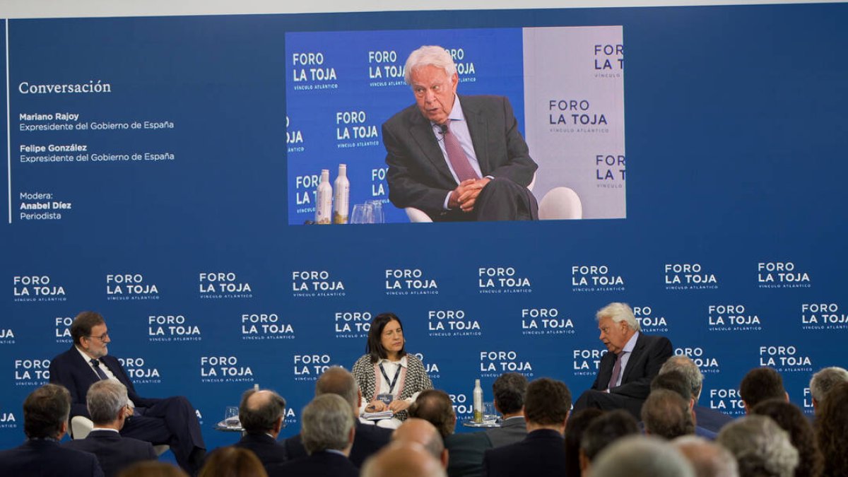 Rajoy y Felipe González, este viernes en el Foro la Toja.