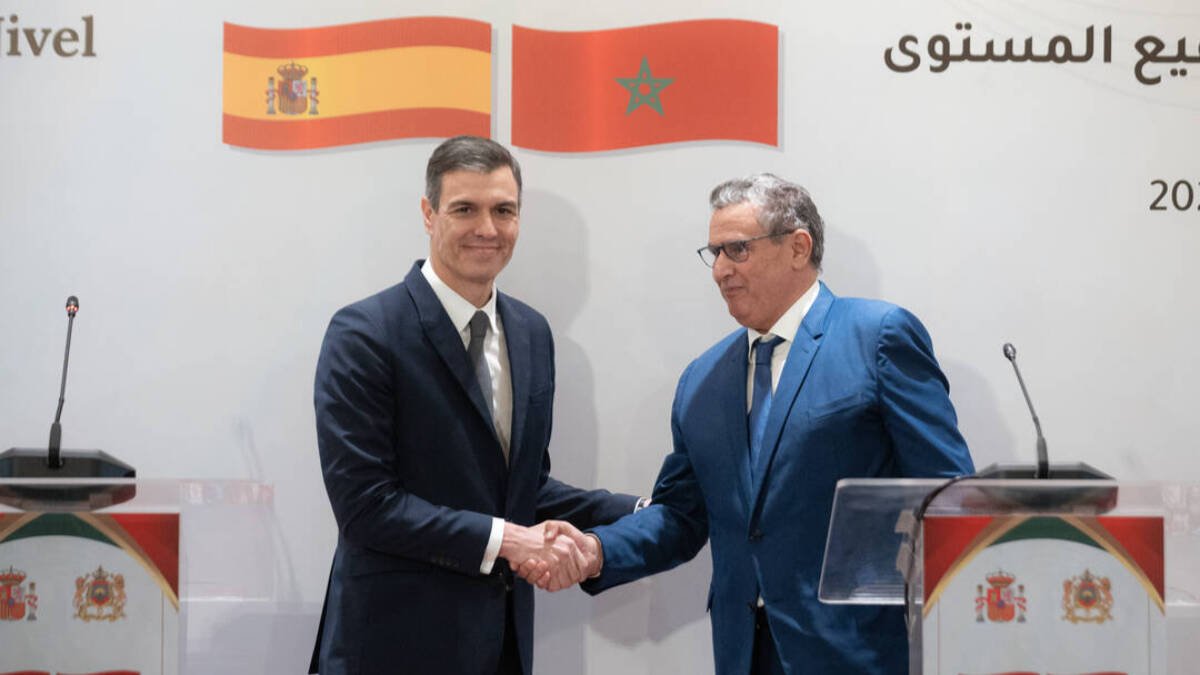 El presidente del Gobierno, Pedro Sánchez y el jefe de Gobierno del Reino de Marruecos, Aziz Akhannouch.