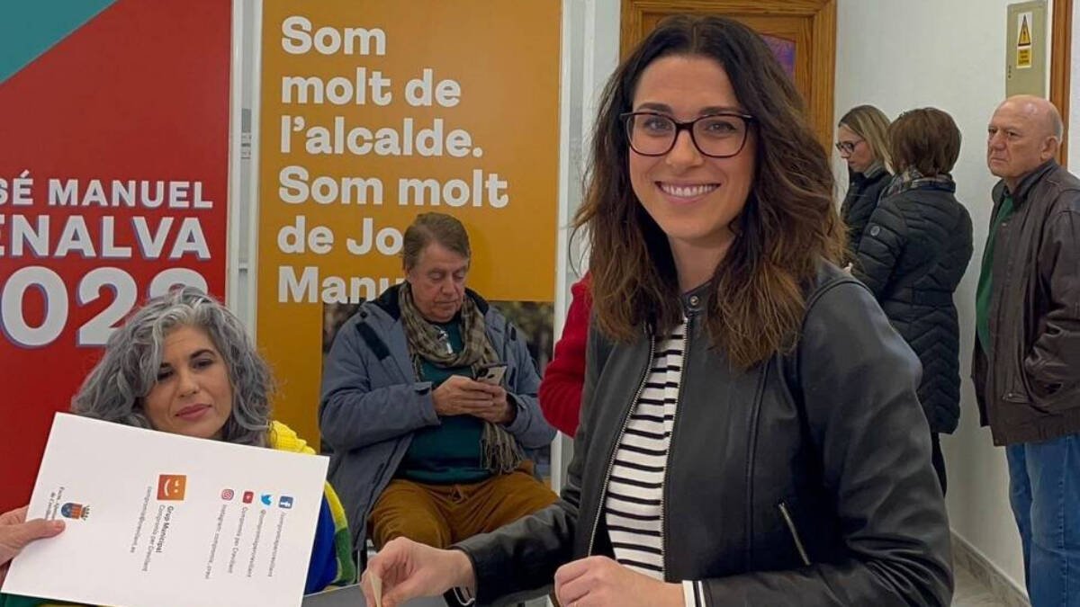 Aitana Mas vota en las primarias de Compromís