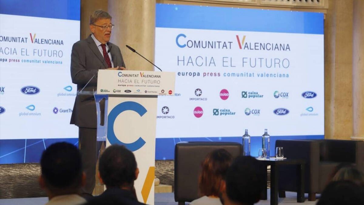 Ximo Puig en el Palacio de las Comunicaciones