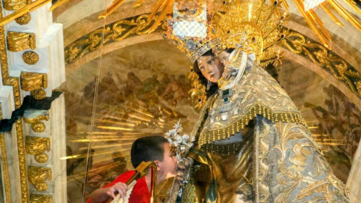 Besamanos de la Virgen de los Desamparados.