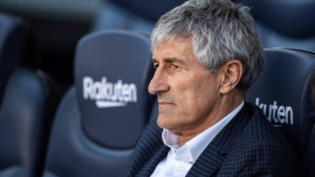 Quique Setién en el banquillo del Camp Nou.