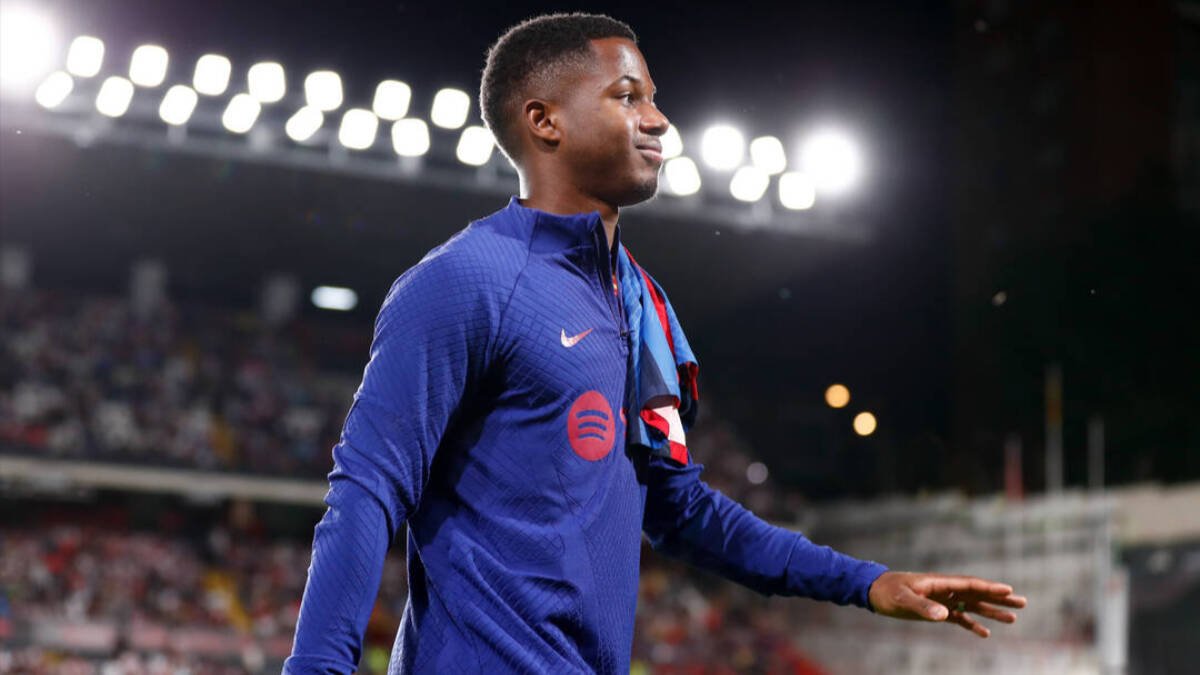 Ansu Fati, antes de un partido con el Barcelona.