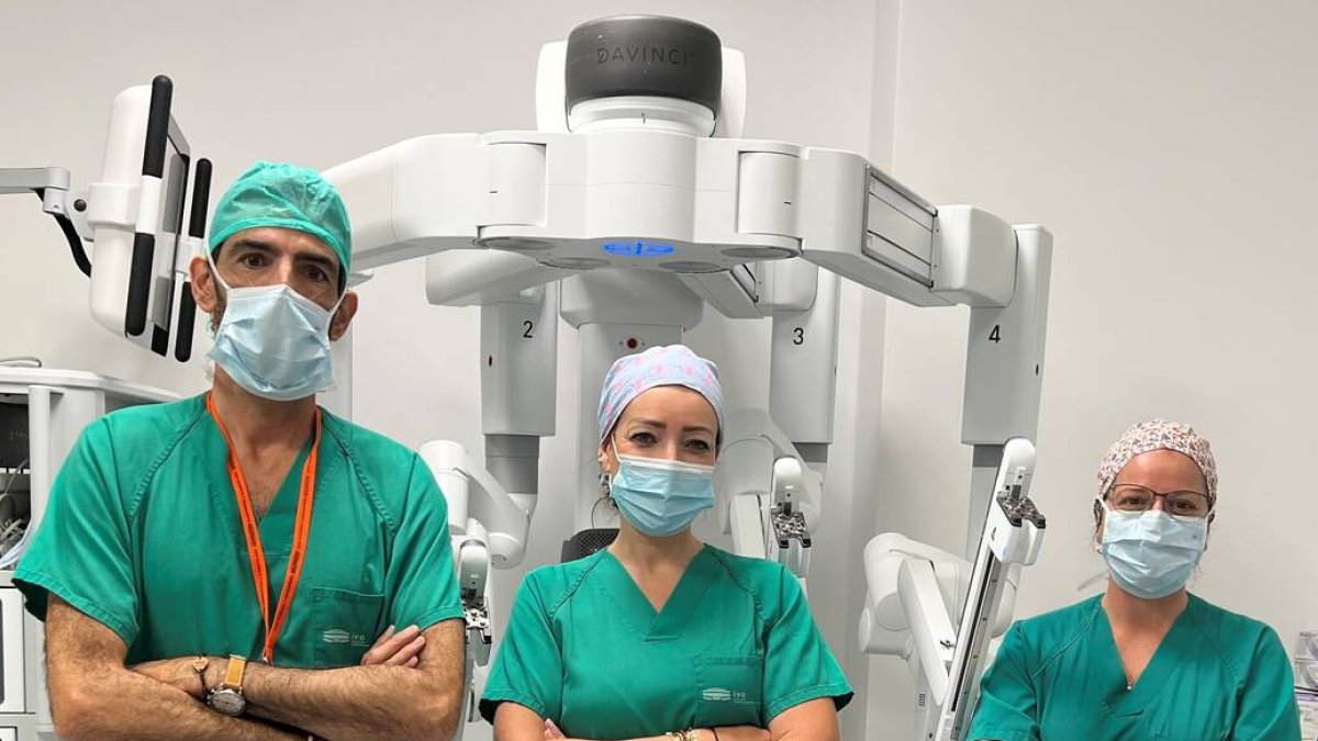 Los doctores Gómez-Ferrer, Samanta Cuñat y Gema García