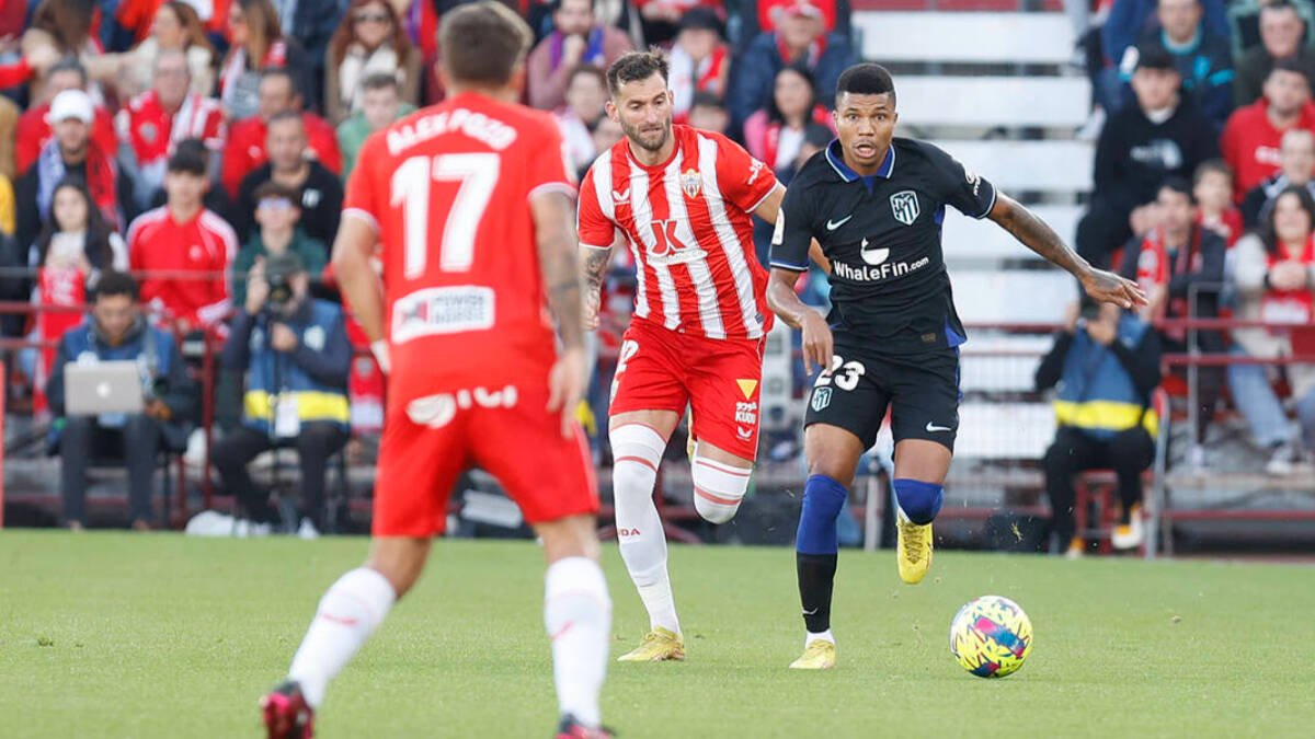 Reinildo durante el Almería-Atlético de Madrid.